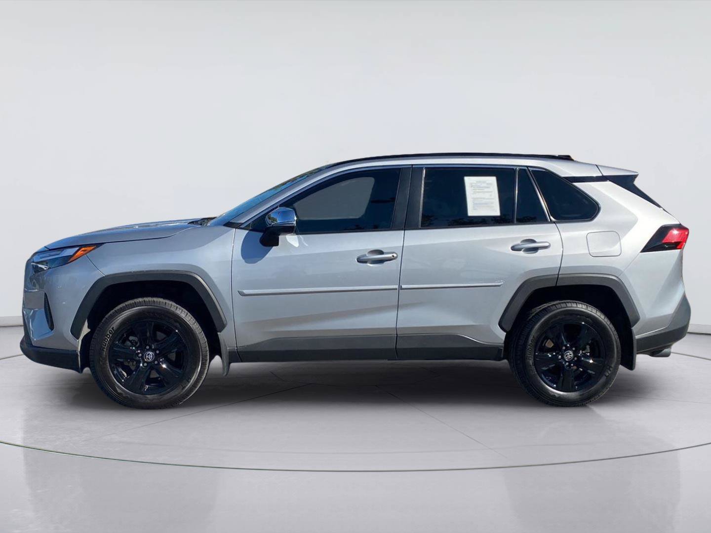 Used 2024 Toyota RAV4 XLE AWD/4WD image 2