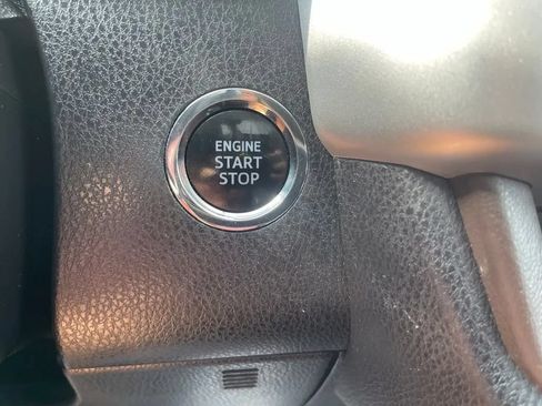 Used 2019 Toyota Highlander Limited AWD/4WD image 32