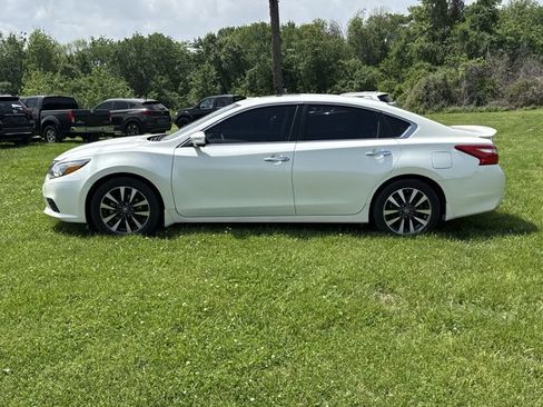 Used 2016 Nissan Altima 2.5 SL w/ 2.5 Technology w/LED Package FWD image 3