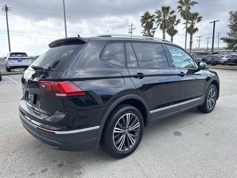 Used 2024 Volkswagen Tiguan SE image 5
