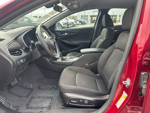 Used 2018 Chevrolet Malibu LT image 2
