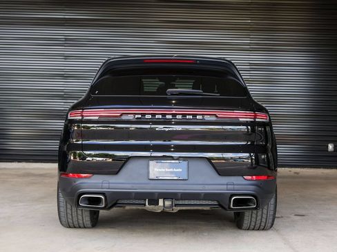 Certified 2024 Porsche Cayenne AWD/4WD image 6