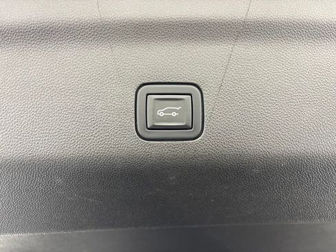 Used 2022 Chevrolet Suburban Premier AWD/4WD image 31