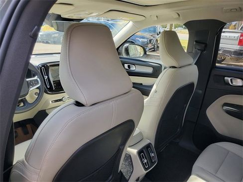 New 2026 Volvo XC40 B5 Ultra w/ Protection Package Premier image 27