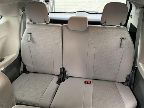 Used 2024 Toyota Sienna LE image 32