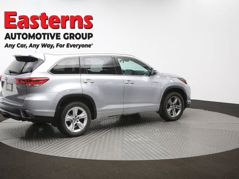 Used 2019 Toyota Highlander Limited w/ Carpet Mat Package (TMS) AWD/4WD image 48