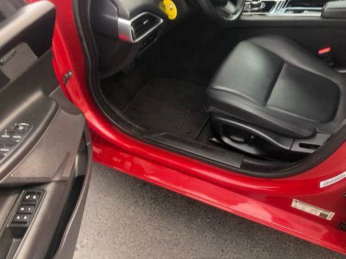 Used 2018 Jaguar XE Premium RWD image 11
