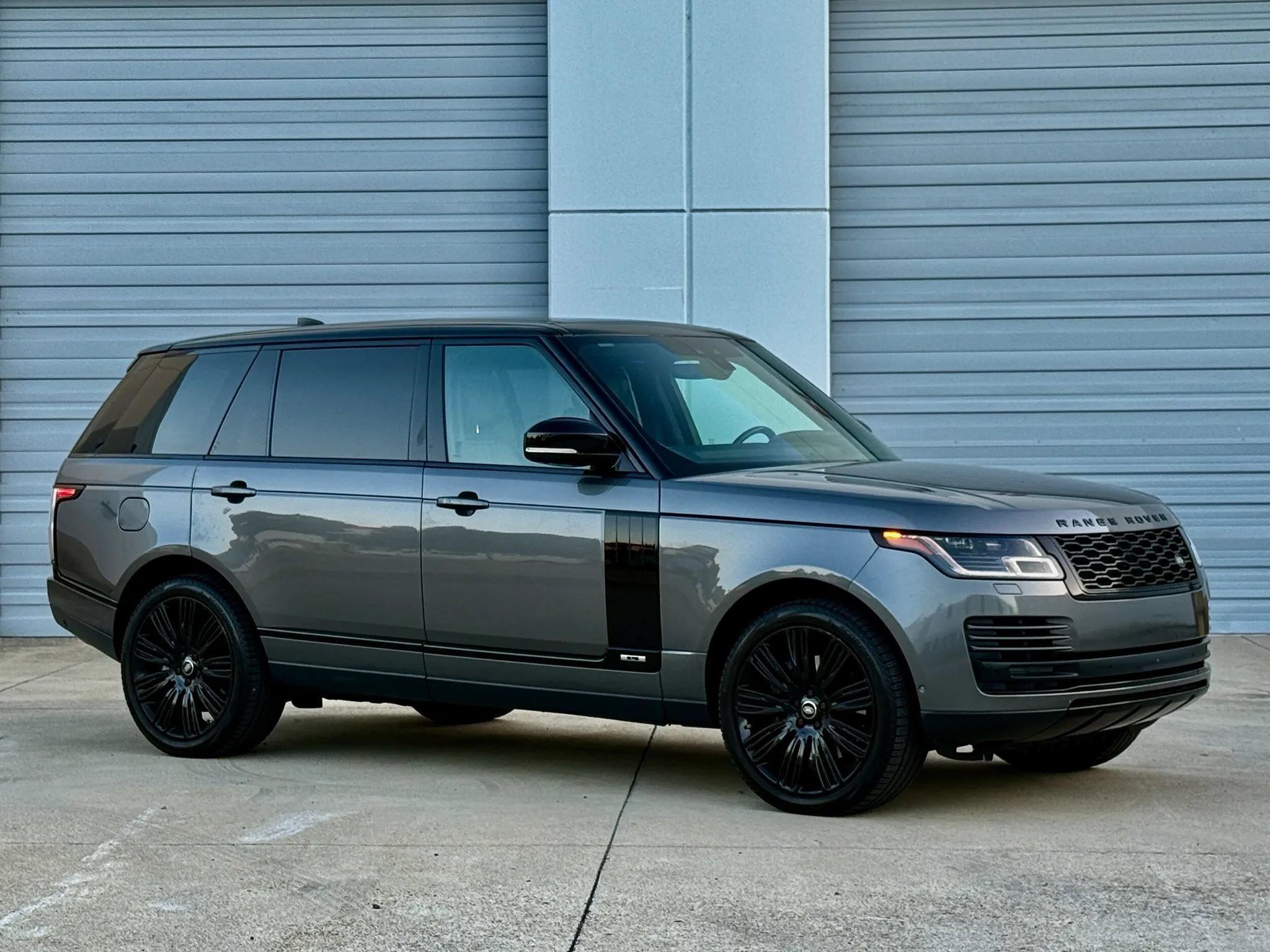Used 2019 Land Rover Range Rover Long Wheelbase Supercharged AWD/4WD image 1