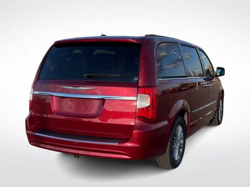 Used 2015 Chrysler Town & Country Touring-L w/ Driver Convenience Group image 8