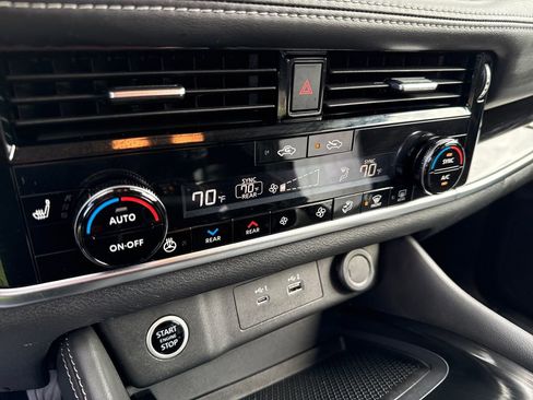 Used 2022 Nissan Rogue SL w/ SL Premium Package image 32