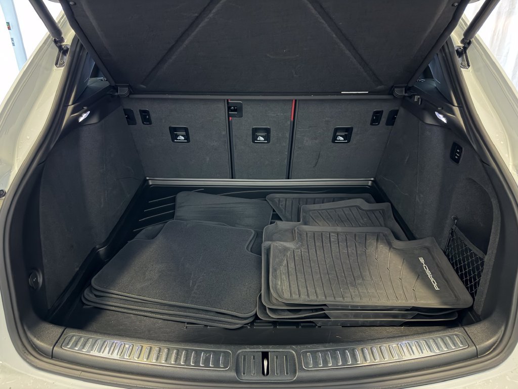 Certified 2024 Porsche Macan S AWD/4WD image 29