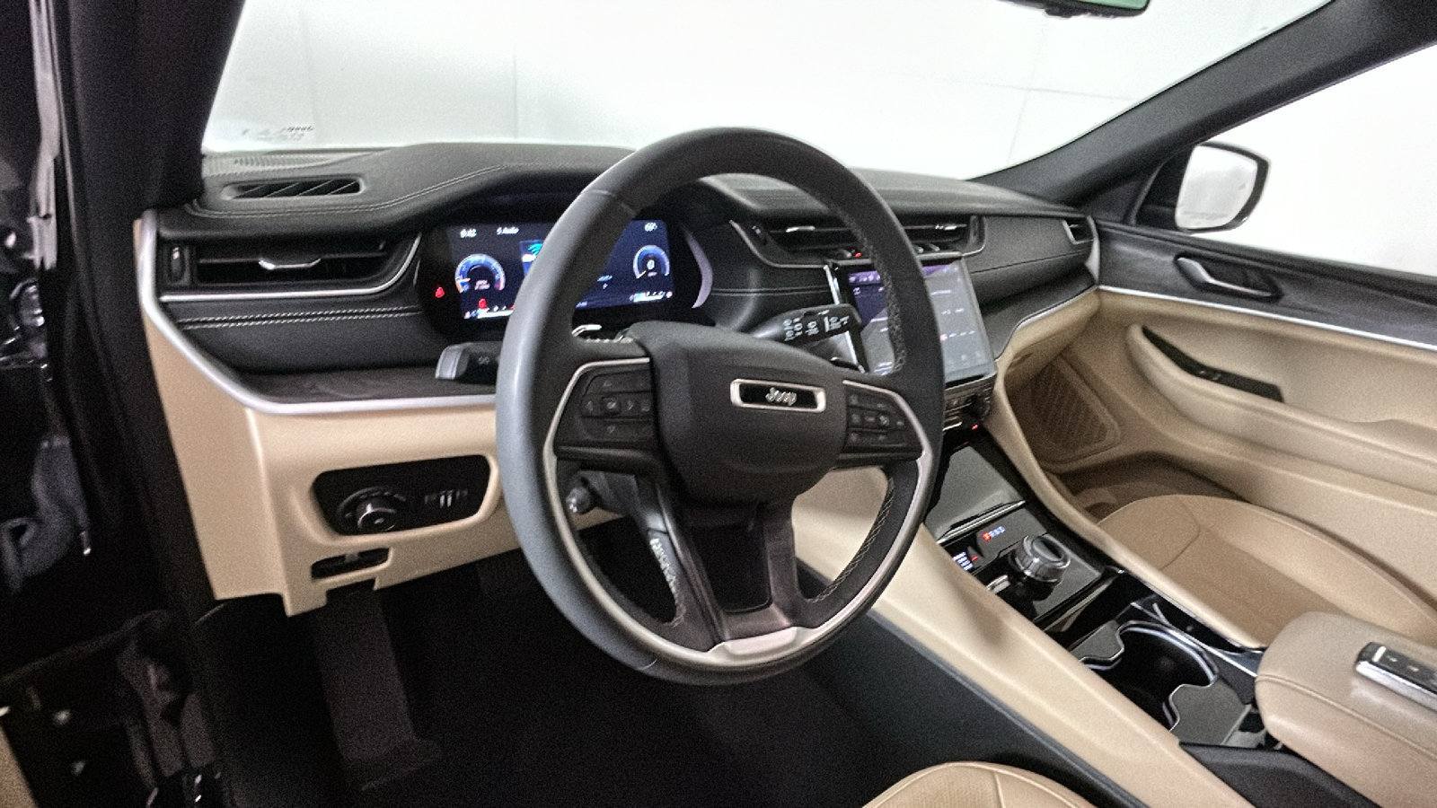 Used 2023 Jeep Grand Cherokee L Limited w/ Luxury Tech Group II AWD/4WD image 17