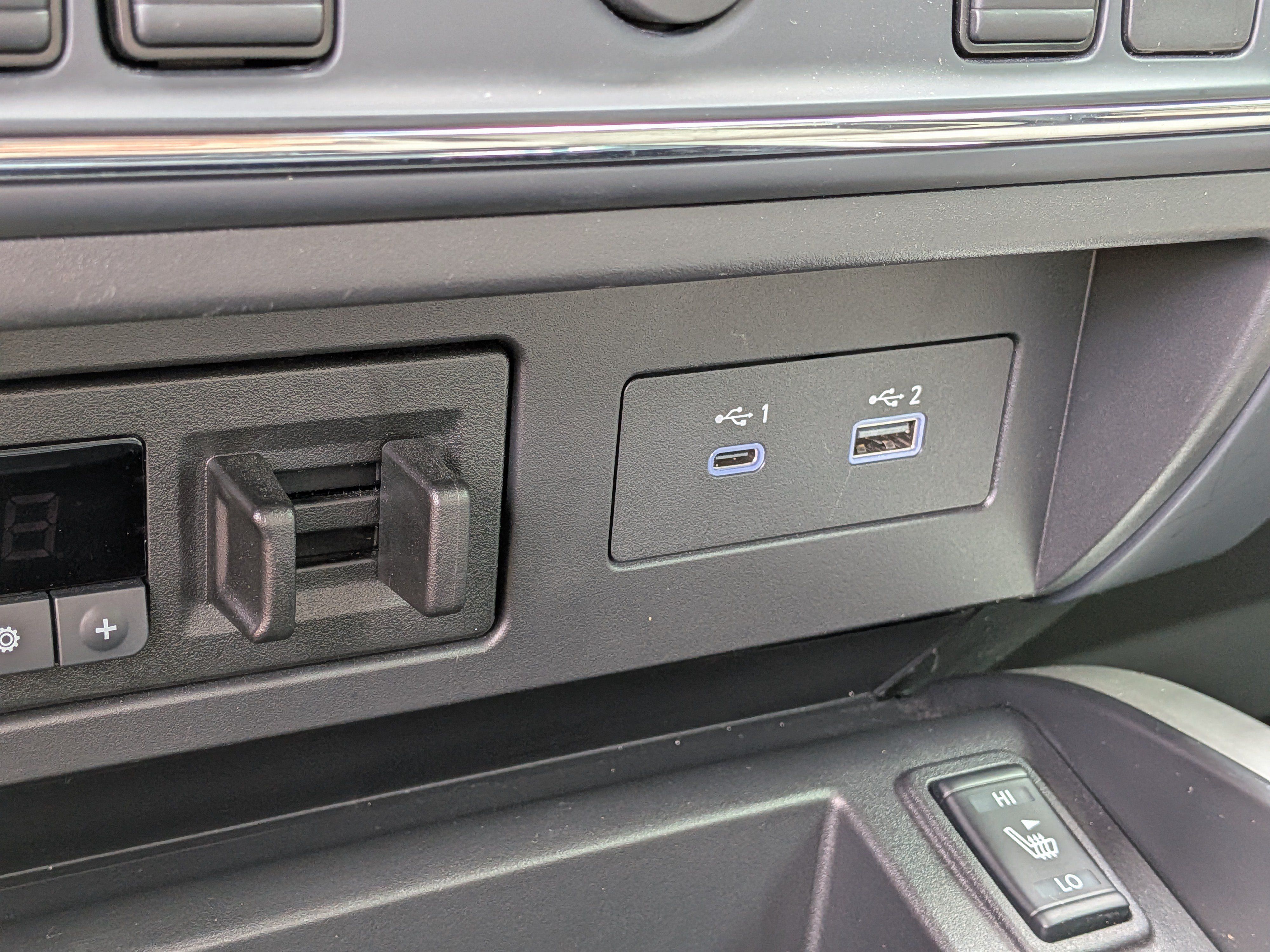 Used 2024 Nissan Titan SV w/ SV Convenience Package RWD image 31