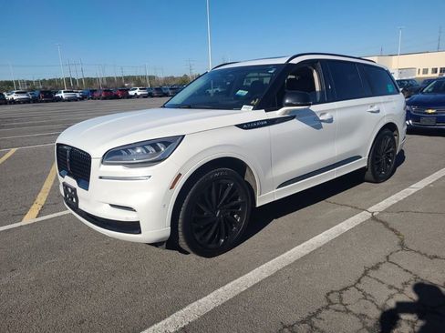 Used 2023 Lincoln Aviator Reserve w/ Equipment Group 201A image 2