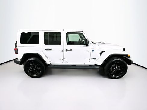 Used 2025 Jeep Wrangler Sahara image 10