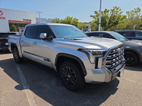 Used 2024 Toyota Tundra Platinum AWD/4WD image 1