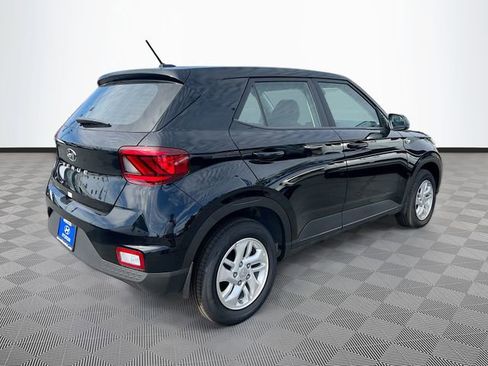 New 2025 Hyundai Venue SE image 7