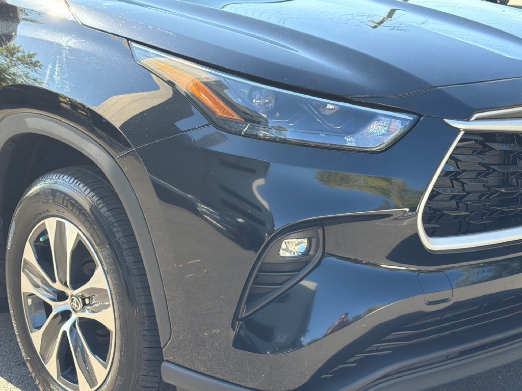 Used 2025 Toyota Highlander XLE AWD/4WD image 10