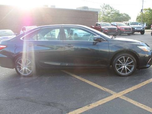 Used 2017 Toyota Camry XSE w/ Moonroof Package FWD image 5