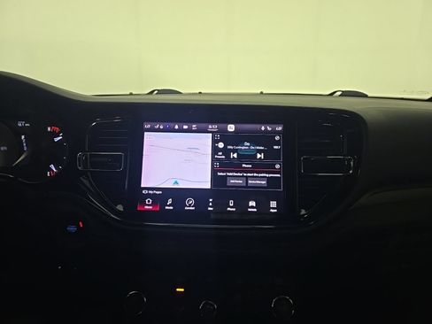 Used 2021 Dodge Durango R/T w/ Tow 'N Go Package AWD/4WD image 10