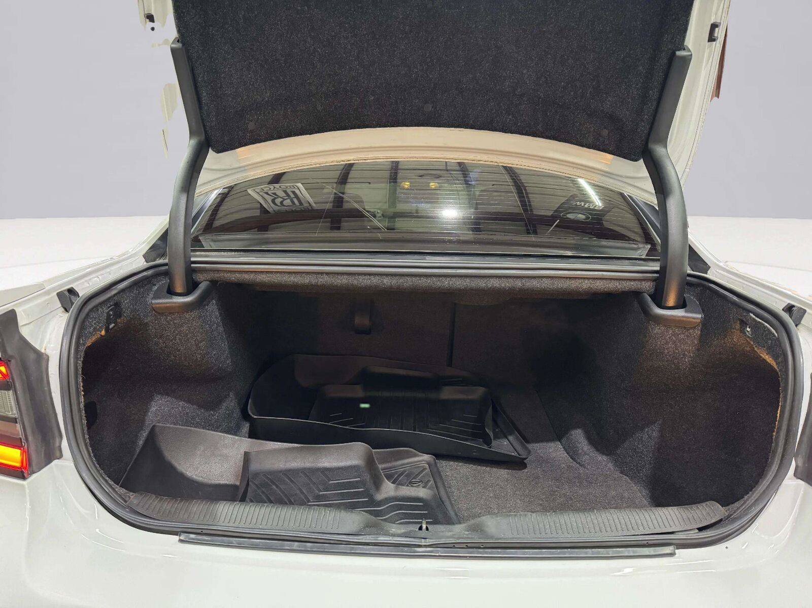 Used 2018 Dodge Charger R/T w/ Plus Group RWD image 37