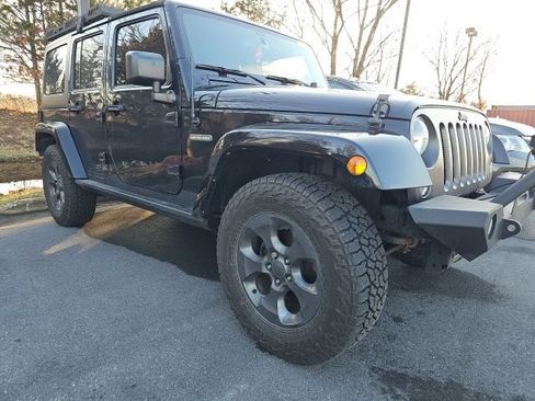 Used 2017 Jeep Wrangler Unlimited Freedom Edition image 2