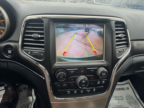 Used 2017 Jeep Grand Cherokee Limited w/ Luxury Group II image 10