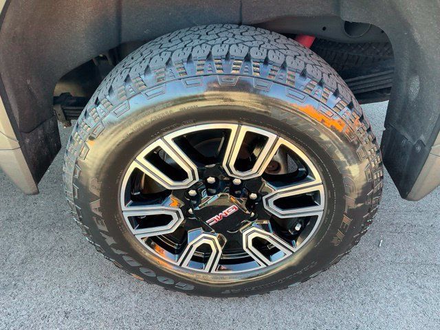 Used 2023 GMC Sierra 2500 AT4 w/ AT4 Premium Plus Package AWD/4WD image 16