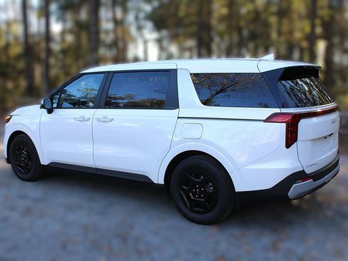 New 2026 Kia Carnival FWD image 9