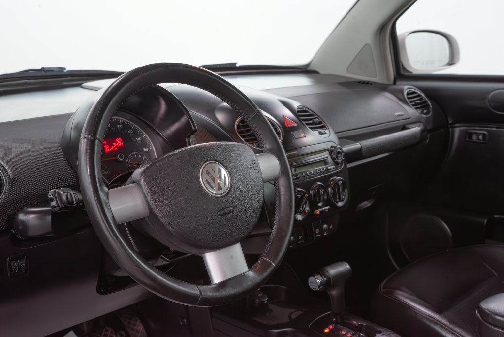 Used 2010 Volkswagen Beetle Coupe FWD image 19