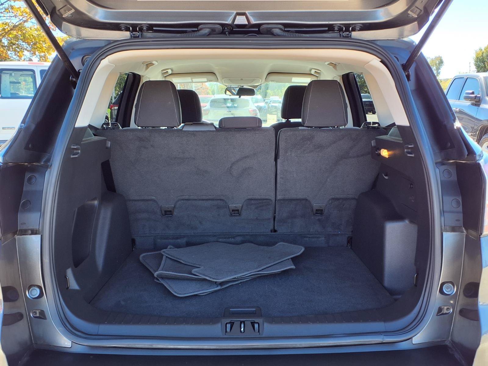 Used 2017 Ford Escape SE w/ SE Cold Weather Package FWD image 12