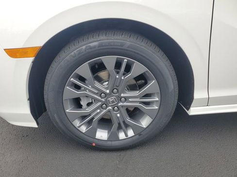 New 2026 Honda Odyssey Touring image 17