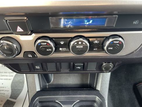 Certified 2021 Toyota Tacoma SR5 AWD/4WD image 19
