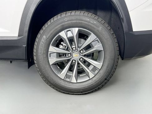 New 2026 Chevrolet Equinox LT w/ Convenience Package II AWD/4WD image 30