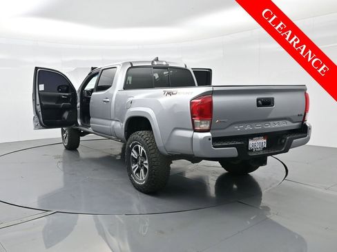 Used 2016 Toyota Tacoma TRD Sport image 37