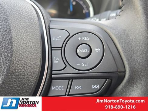 Used 2025 Toyota RAV4 XLE Premium AWD/4WD image 31