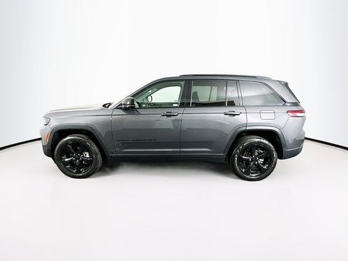 Used 2024 Jeep Grand Cherokee Limited w/ Luxury Tech Group II AWD/4WD image 4