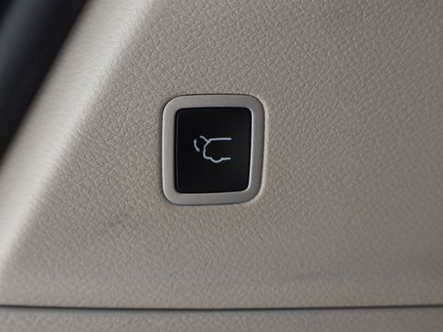 Used 2024 Chrysler Pacifica Touring-L FWD image 29