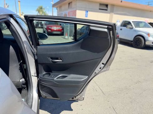 Used 2018 Toyota C-HR XLE FWD image 27