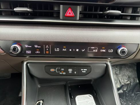 New 2026 Kia Carnival EX FWD image 14