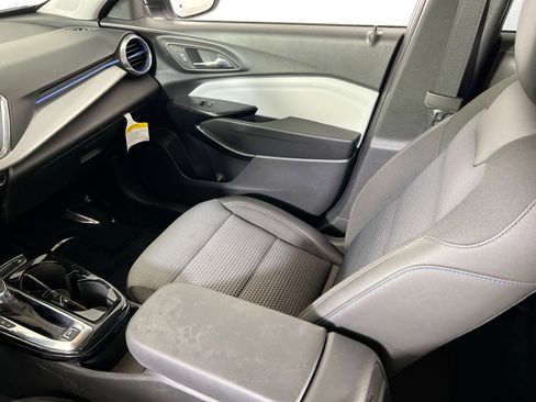 Used 2025 Chevrolet Trax LT w/ Driver Confidence Package FWD image 22
