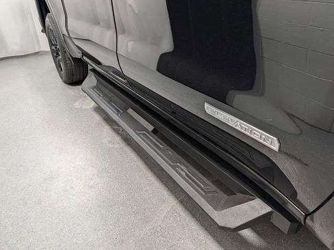 Used 2024 GMC Sierra 1500 Elevation image 3