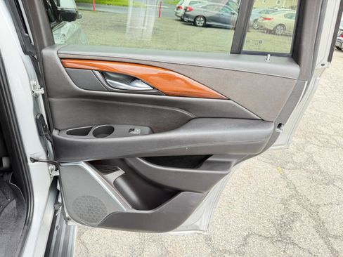 Used 2017 Cadillac Escalade Luxury AWD/4WD image 46