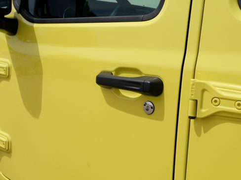 Used 2023 Jeep Wrangler Unlimited image 39