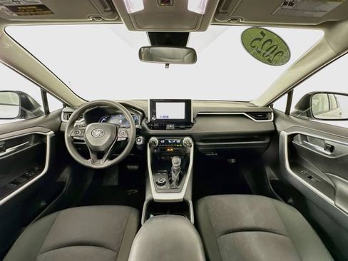 Used 2025 Toyota RAV4 XLE AWD/4WD image 3