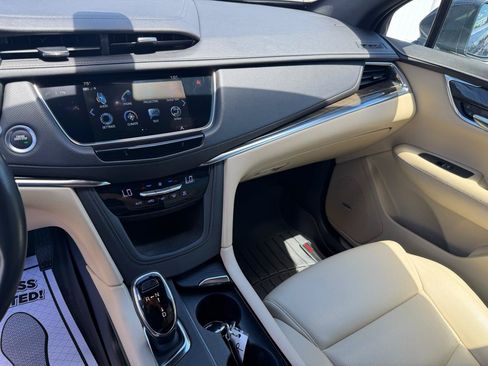 Used 2019 Cadillac XT5 FWD image 12