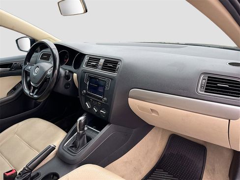Used 2016 Volkswagen Jetta SE image 28