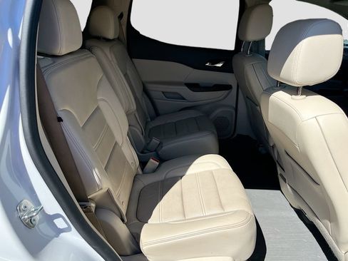 Used 2023 GMC Acadia Denali w/ Denali Technology Package FWD image 28