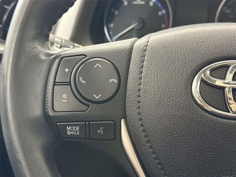 Used 2017 Toyota RAV4 XLE w/ Plus Special Value Package FWD image 22