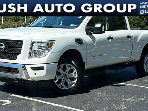 Used 2024 Nissan Titan SV w/ SV Convenience Package image 1
